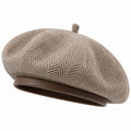 Béret taille unique en tissu beige motif chevrons avec bande effet cuir style classique